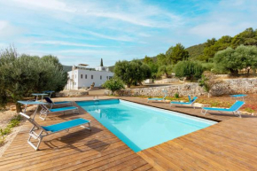 Lovely Trullo with SWIMMING POOL & Parking